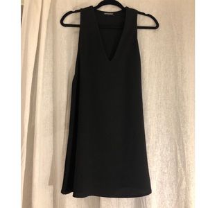 Black sleeveless dress